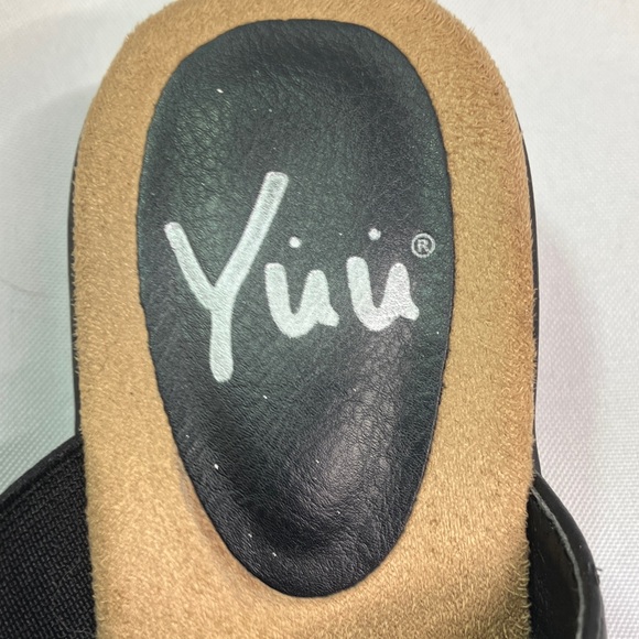 Yuu Women's Black Leather Mules with Buckle - Picture 5 of 7